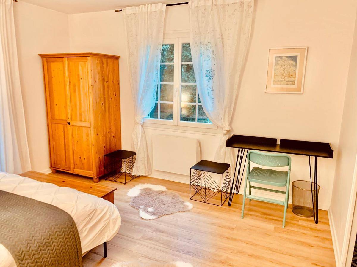 Double Room with Garden View in Buc, Yvelines