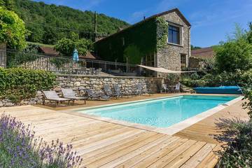 Location de vacances pour 8 personnes, avec jardin et terrasse à Ambeyrac