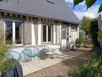 Gîte pour 7 personnes, avec terrasse et jardin, animaux acceptés à Néville