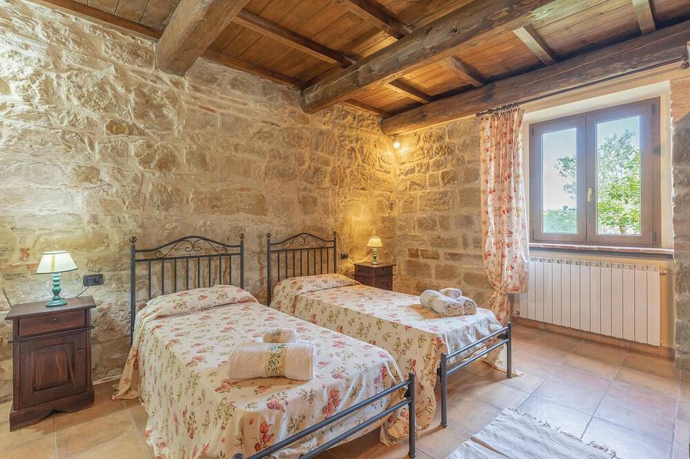 Entire apartment, Pet friendly apartment in Gubbio, Umbria