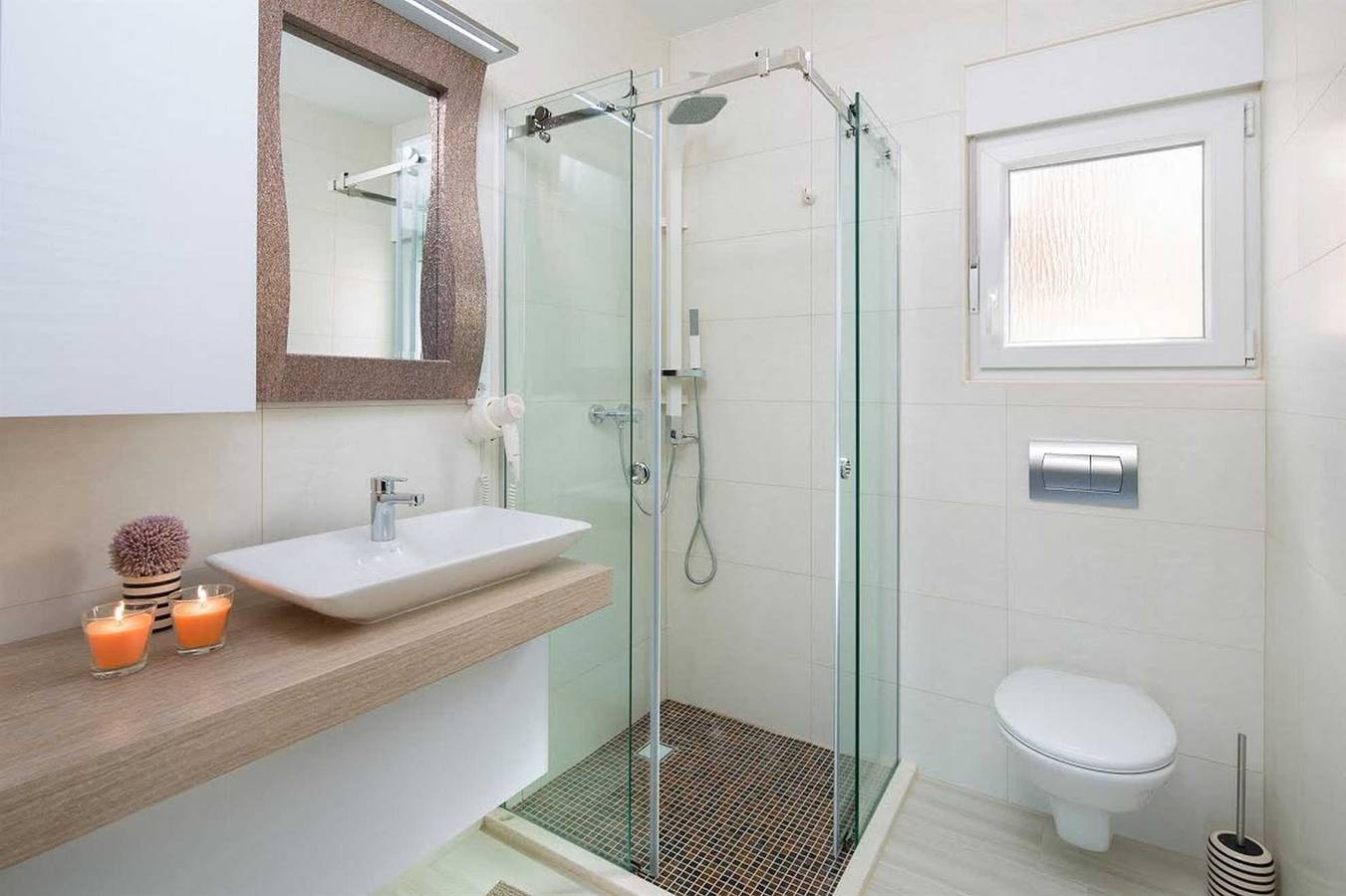 Geheel appartement, Air-conditioned apartment for 2-4 persons | just 10 meters to the sea in Vir