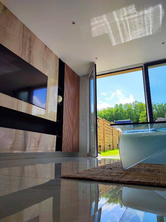 Location de vacances pour 6 personnes, avec terrasse ainsi que jacuzzi et jardin à Bièvres - 3