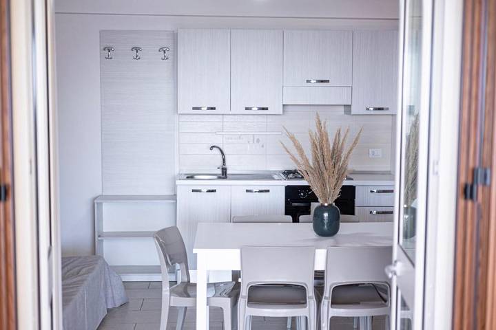 Location de vacances pour 2 personnes, avec piscine ainsi que vue et terrasse, animaux acceptés à Agnone Cilento - 3