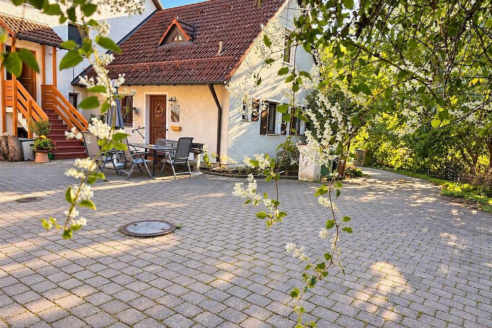 Ganze Wohnung, Praxis Löwenzahn, ehemalige Landarztpraxis im Fränkischen Seenland - 6 Personen in Westheim (Bayern), Romantische Straße
