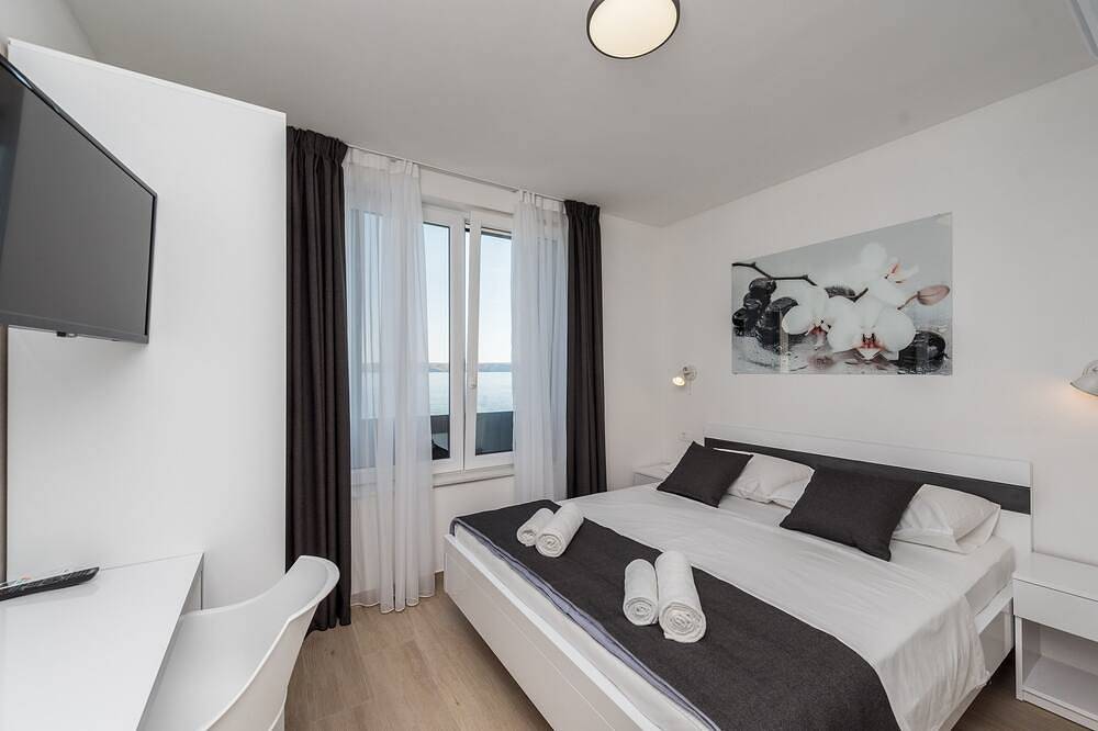 Luxury Villa Solis - Four Bedroom Villa with Terrace and Sea View in Lukovo, Kvarner