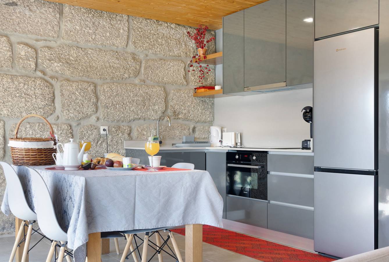 Casa rural 'Casa Do Alpendre - T2' con vistas al lago, Wi-Fi y aire acondicionado in Anissó e Soutelo, Distrito de Braga