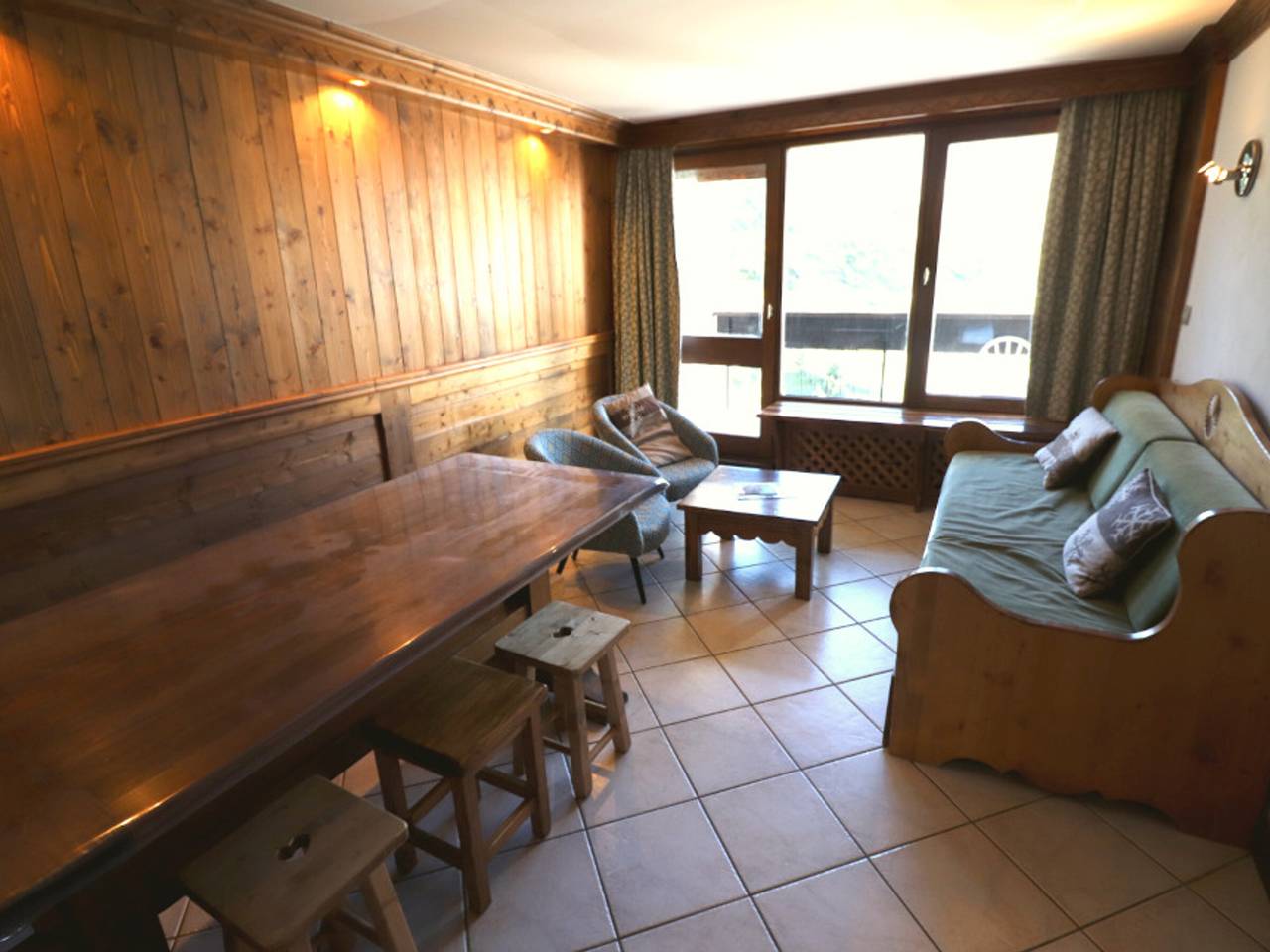 Entire apartment, Comfortable Duplex Near Slopes and Shops | Balcony | Sleeps 8 in Tignes, Massif de la Vanoise