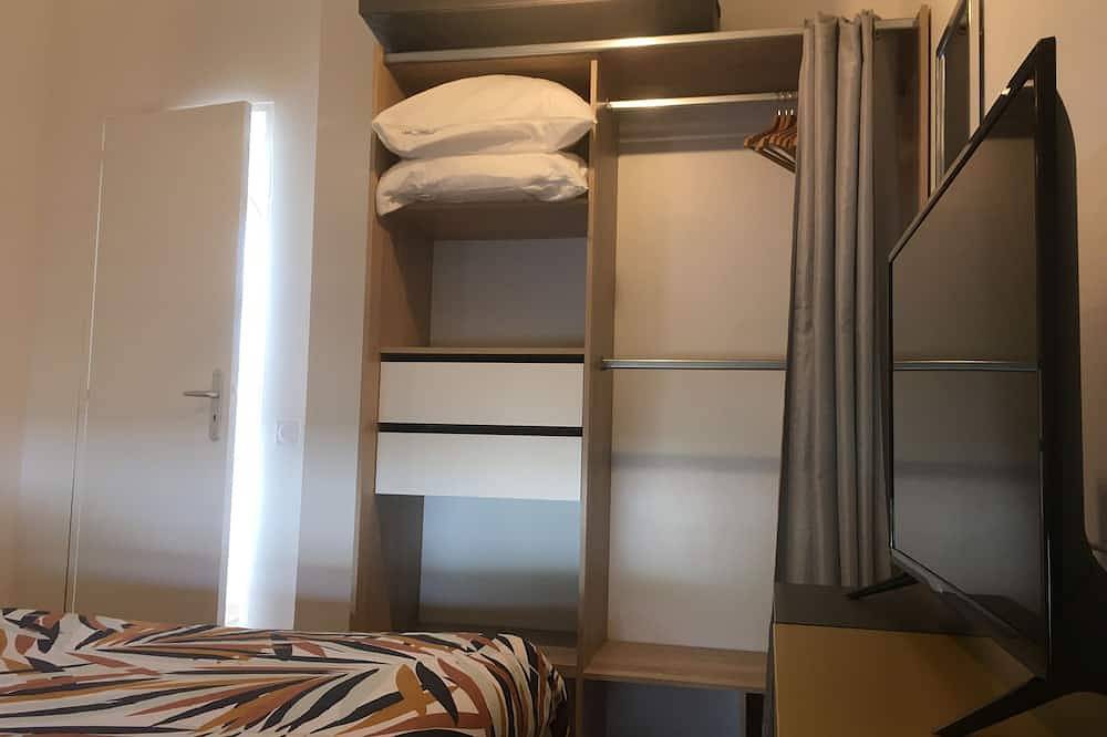 Entire apartment, Duplex with bioclimatic pergola jacuzzi in town in Tarbes, Hautes-Pyrénées
