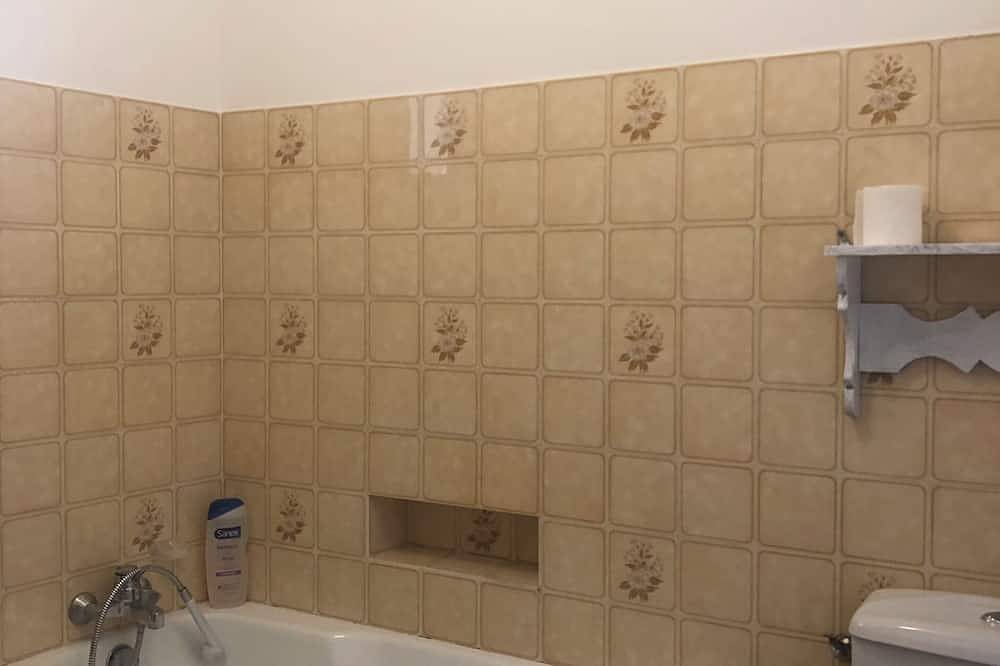 Maison De Village , Pour Les Familles , Proche Randonnees à pied, lacs du verdon in Pontevès, Région de Brignoles