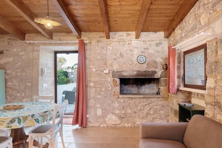 Holiday Home 'Trullo Pinuccio' with Private Pool, Wi-Fi and Air Conditioning in Galatina, Lecce Province