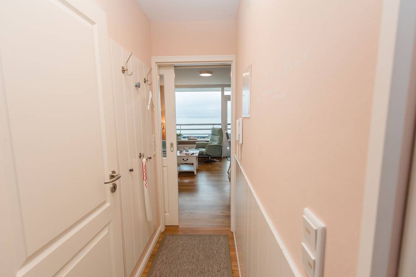Ganze Wohnung, "Traumhafte Ferienwohnung mit Meerblick und Sandstrand direkt vor der Tür!" in Wyk auf Föhr (Stadt), Wyk auf Föhr