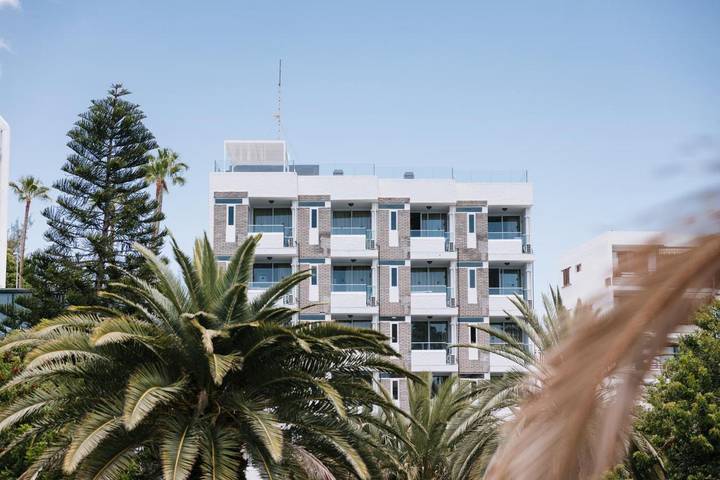 Appart’hôtel pour 2 personnes, avec Balcon et Terrasse ainsi que Jardin et Piscine à San Agustin