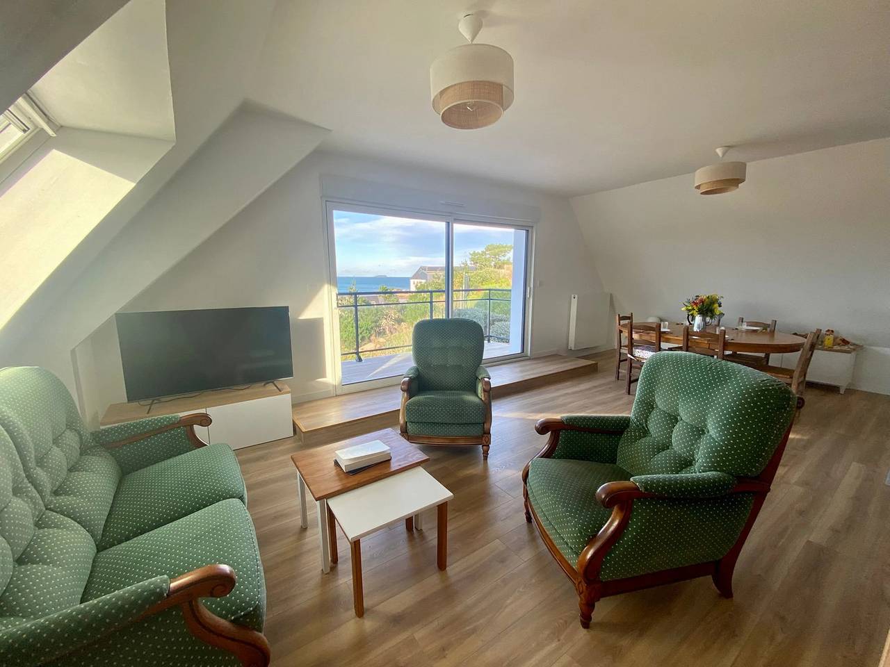 Ganze Wohnung, Ferienwohnung für 2 Personen mit Ausblick in Trévou-Tréguignec, Rosa Granitküste
