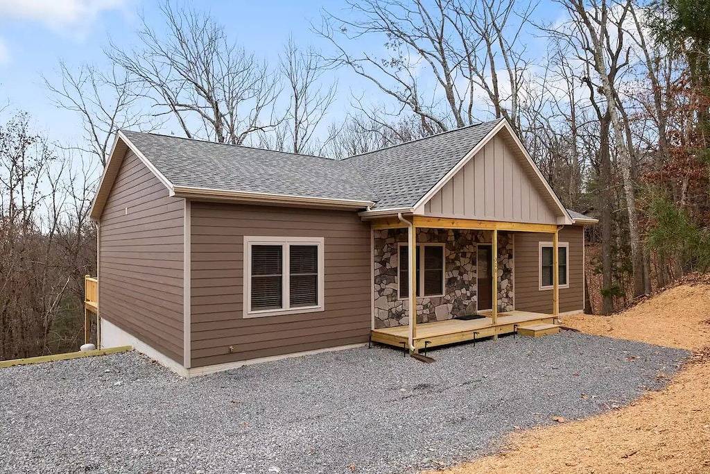 Sam's Place: Brand-new Massanutten custom home with game room! in Massanutten, Blue Ridge Mountains