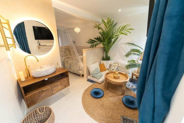 Gîte pour 2 personnes, avec Jacuzzi dans Plage Magnan