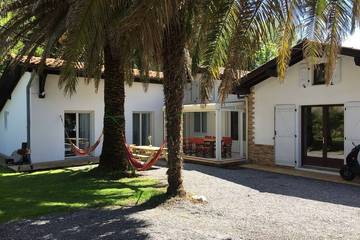 Gîte pour 8 personnes, avec jardin dans Plage de l'Uhabia