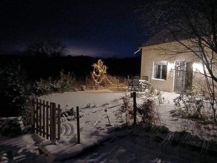 Location de vacances pour 4 personnes, avec jardin ainsi que vue et piscine, adapté aux familles dans Virlet