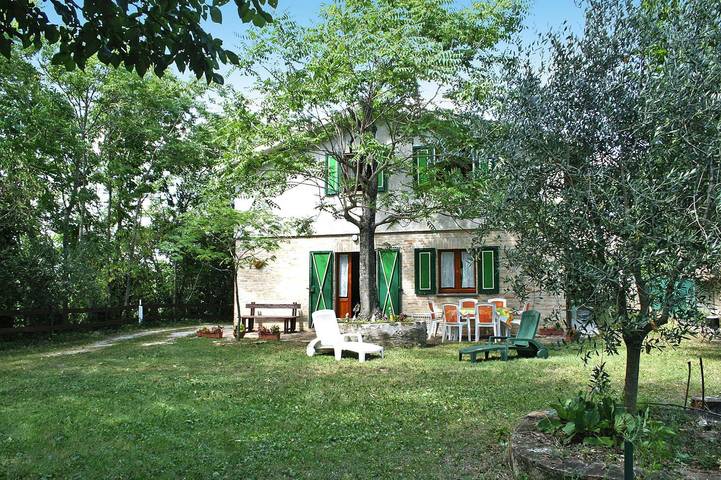 Agriturismo per 5 persone, con Terrazza e Giardino nonché Piscina a Corinaldo