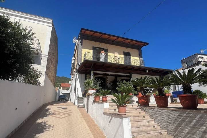 Holiday apartment for 5 people, with terrace, with pets - 1