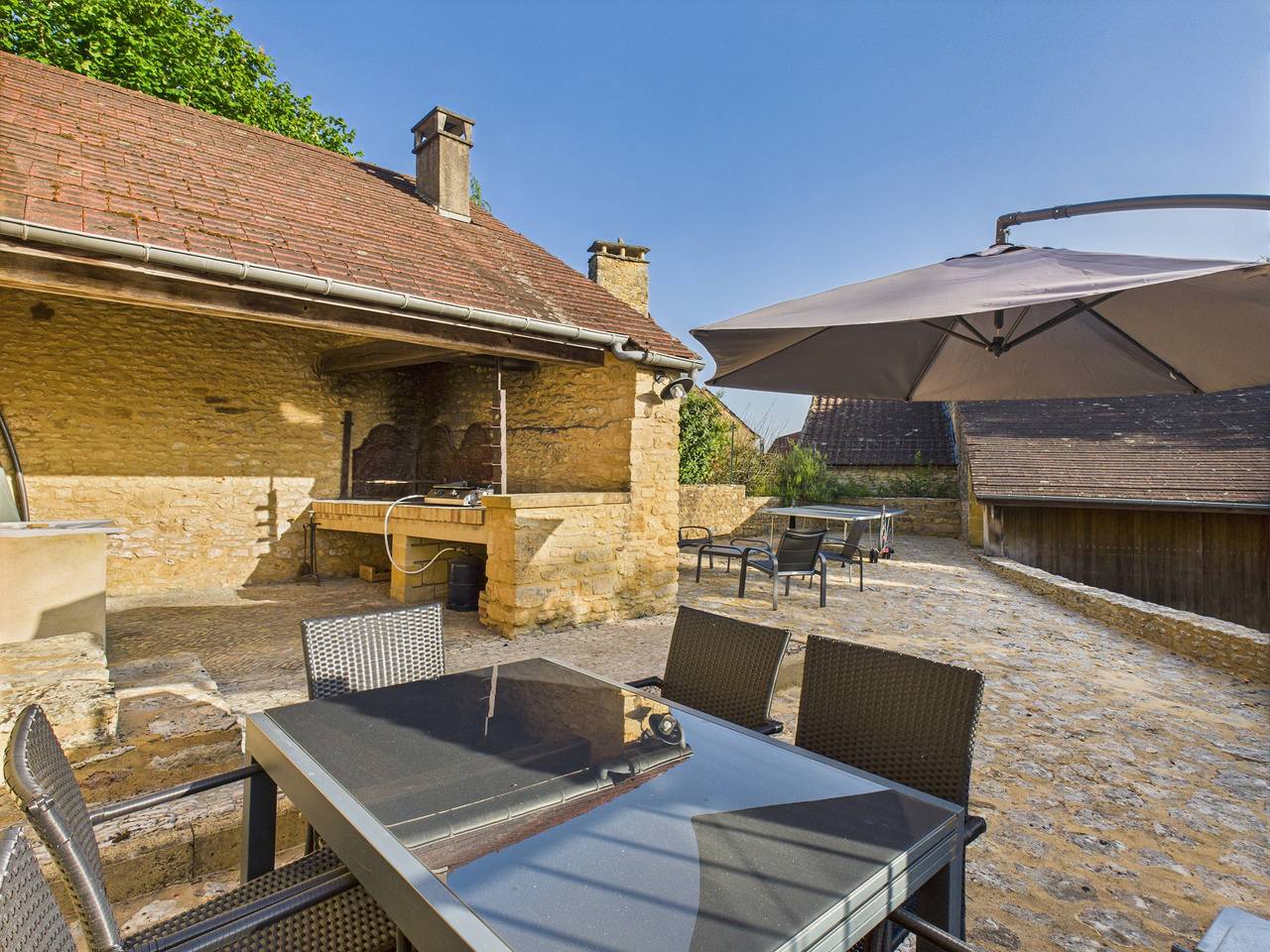 Grande maison pour 15 avec piscine et tennis in La Chapelle-Aubareil, Périgord Noir