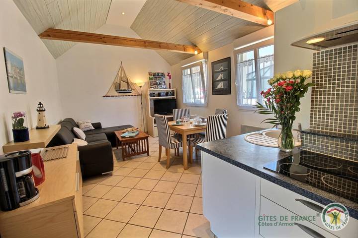 Gîte pour 4 personnes, avec terrasse et jardin à Paimpol - 2