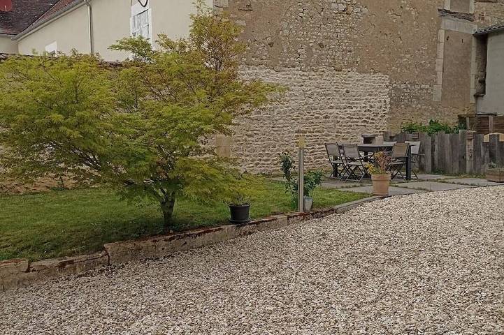 Ganze Wohnung, Apartment-Blick auf den Hof-Eigenes Badezimmer in Maligny, Auxerre und Umgebung
