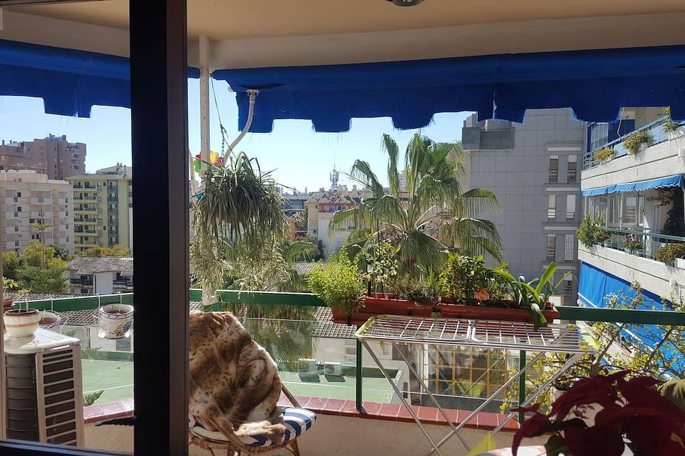 Entire apartment, Flat 6 ° floor without opposite on inner patio, near sea in Port Fuengirola, Fuengirola