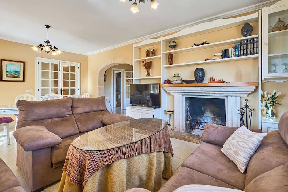 Tos vacation home in Sa Coma with private pool in Sant Llorenç des Cardassar, East Majorca