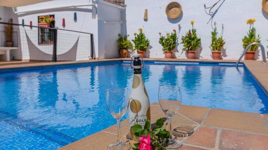 Casa rural para 13 personas, con piscina en Almogía - 2