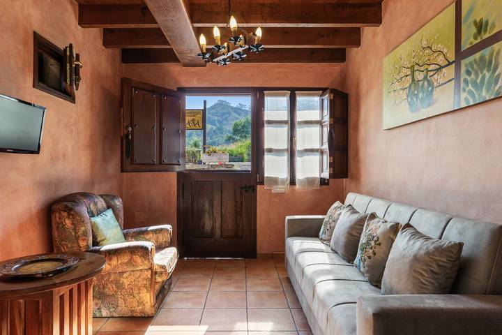 Apartamento 'Fana' con vistas a la montaña, jardín privado y Wi-Fi in Cangas de Onís, Costa Verde