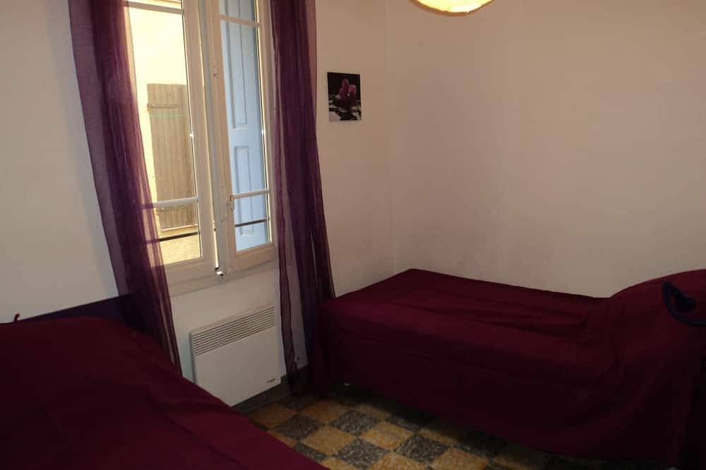 Appartement entier, Appartement 1° étage, 70 m2 à 50 mètres de la plage et de son clocher. in Côte Vermeille, Collioure