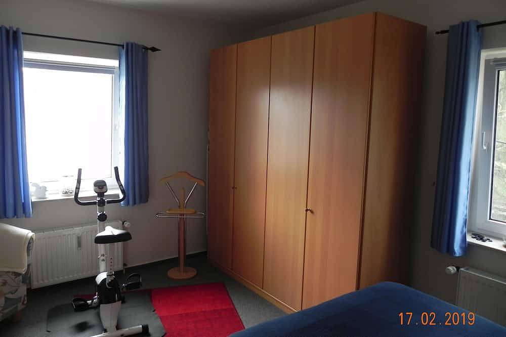 Ganze Wohnung, Ferienwohnung mit Seezugang im Naturpark der Mecklenburgischen Schweiz in Nienhäger Hütte, Krakow am See
