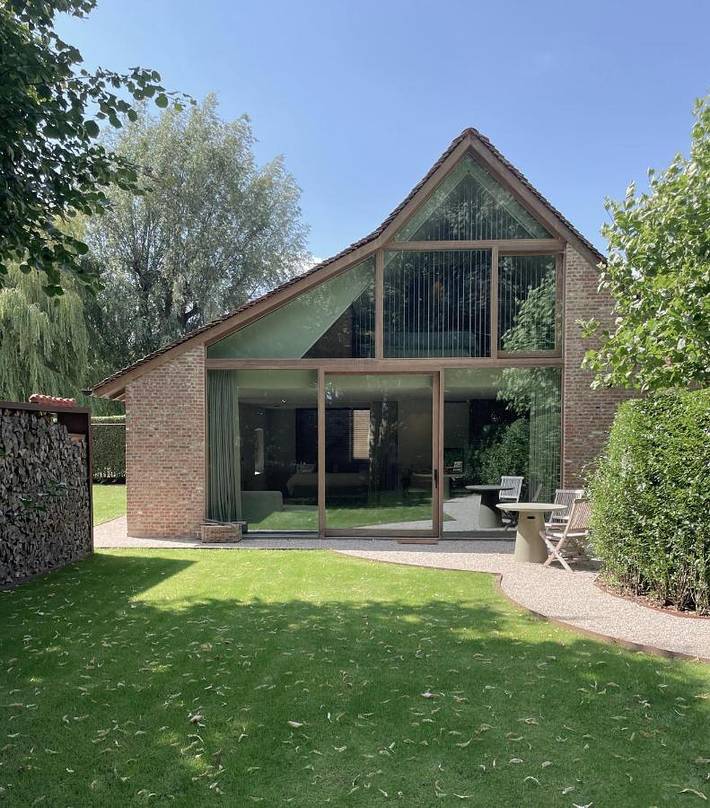 Chambre d’hôte pour 5 personnes, avec Terrasse et Jacuzzi ainsi que Jardin et Piscine à Merelbeke