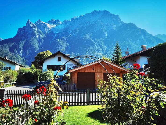 Ferienwohnung für 4 Personen, mit Ausblick und Balkon im Mittenwald