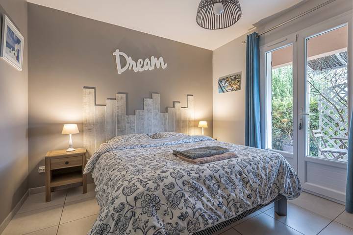 Bed and Breakfast 'Chambre - Le Clos Des Fontaines' with Private Pool, Wi-Fi and Air Conditioning in Pernes-les-Fontaines, Parc naturel régional du Mont-Ventoux