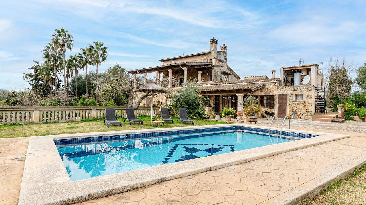 Entire holiday apartment, Holiday apartment for 4 people with pool in Maria de la Salut, Majorca Center