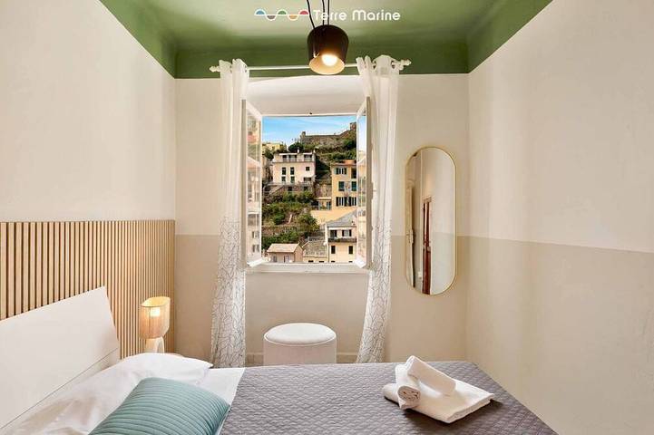 Give yourself to a few days of relaxation in Riomaggiore, choose the Alga room, located in a very convenient position for visiting all the Cinque Terre,.it is just a few minutes from Riomaggiore central station. The room consists of a double bed, a bedsi in Riomaggiore, Riomaggiore Municipality