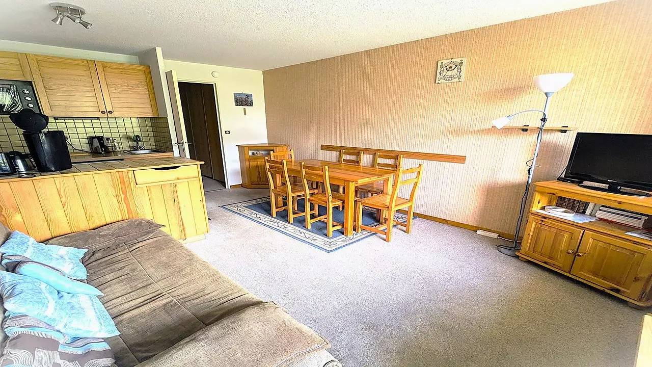 Apartamento entero, Bonito T2 con balcón para 4 personas con vistas a la montaña. in Vallouise, Parque Nacional de los Ecrins