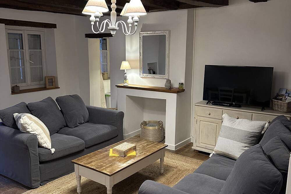 Les Hortensias, gîte de caractère 3 étoiles, piscine chauffée, wifi, jeux... in Monteaux, Région de Blois