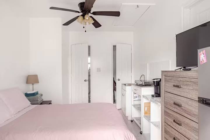 Small Studio apartment in Indian River County
