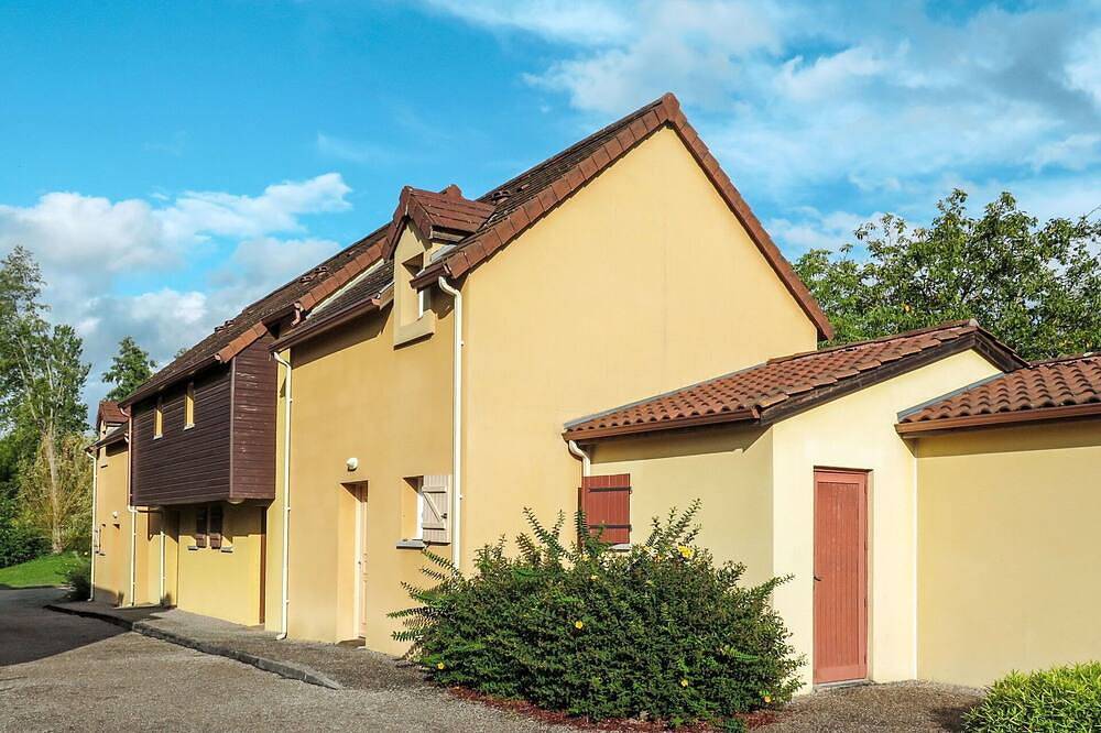 Nice apartment in villa for 4 guests with Wifi, pool, Tv, terrace, pets allowed and parking in Montignac, Périgord Noir