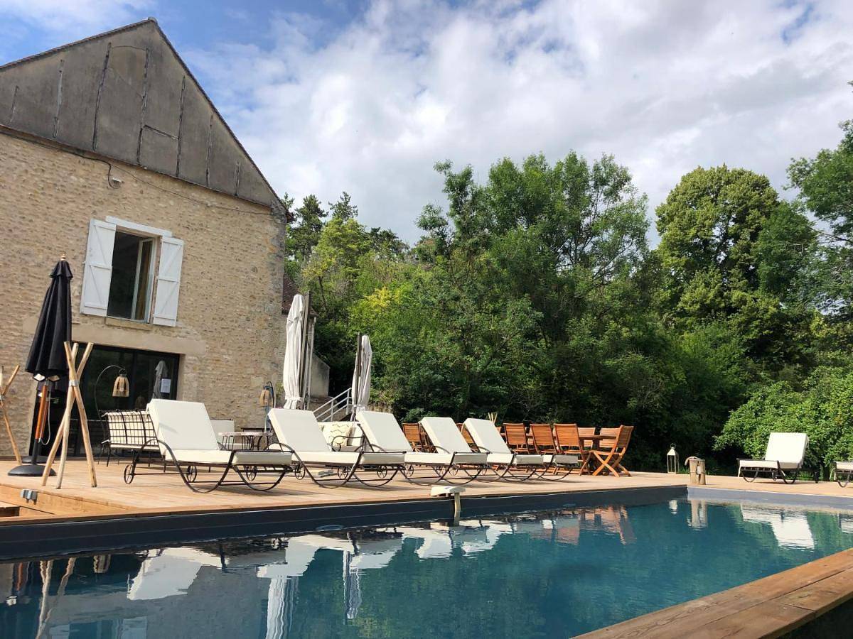 Eight-Bedroom House in Aulnay-la-Rivière, Région de Pithiviers