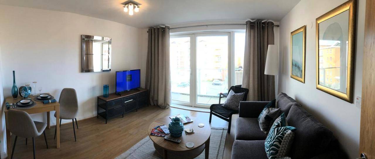 Entire apartment, Apartment with Balcony in Cardiff Bay, Cardiff