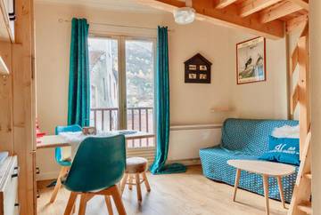 Gîte pour 4 personnes, avec balcon et vue dans Bains Du Couloubret