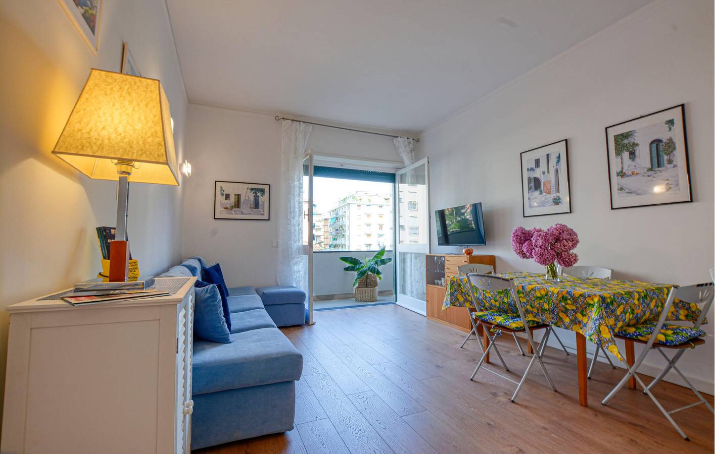 Entire holiday apartment, Cozy Beachside Apartment with Terrace & Parking in Rapallo (City), Rapallo