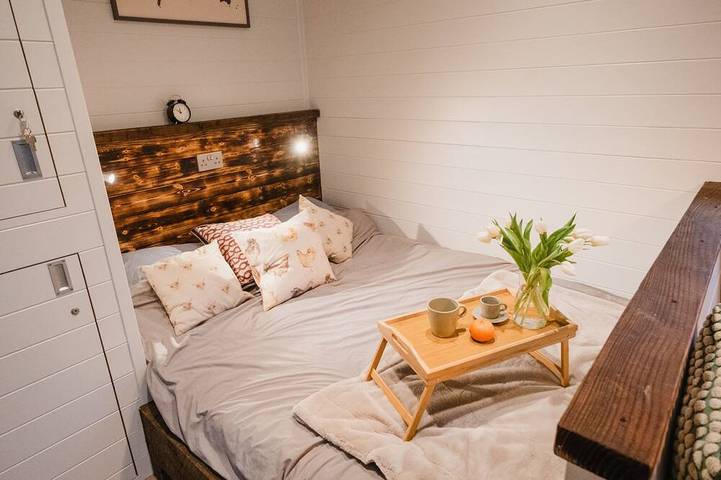 Kabine-Deluxe-Ensuite mit Dusche-Blick auf den Kanal-Spys Cabin in Westliches Yorkshire