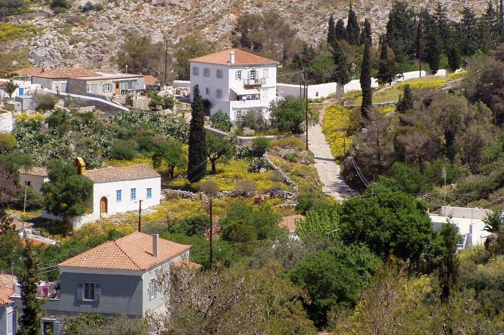 Private holiday home - total relaxation in car-free island in in Hydra