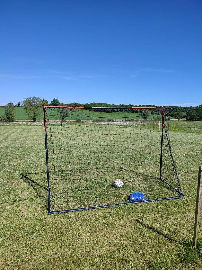 Location de vacances pour 2 personnes, avec bassin pour enfant et piscine ainsi que vue et jardin à Bellon - 2