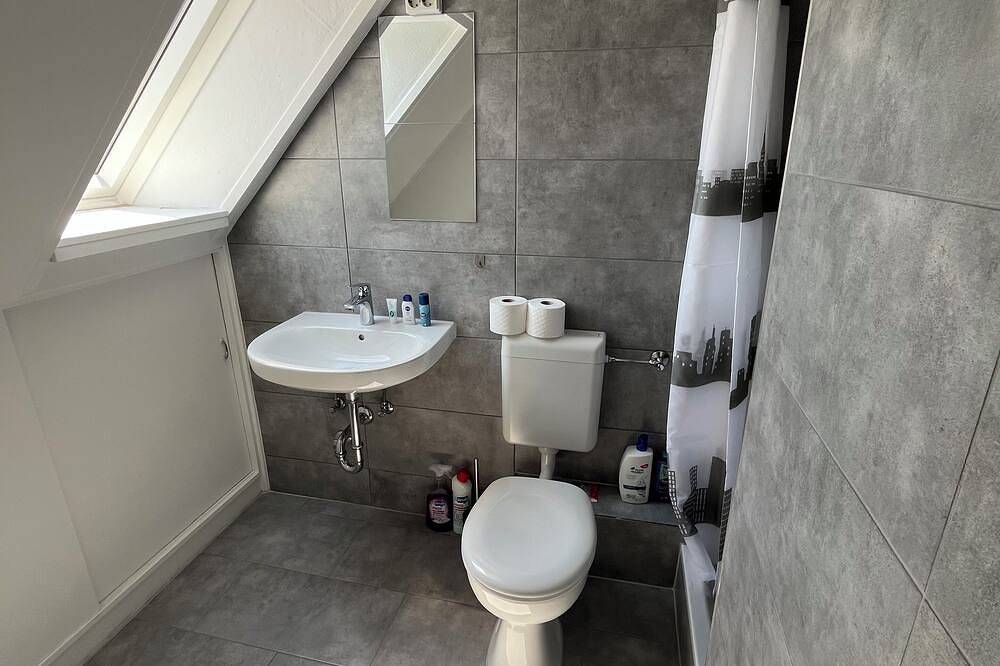 Ganze Wohnung, Möbliertes Apartment mit Küche, Esszimmer, Schafzimmer und Bad in Hamm Mark in Hamm, Ruhrgebiet