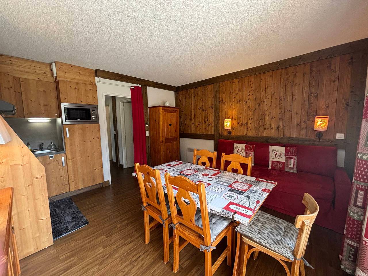 Ganze Wohnung, Apartment für 4 Personen mit Terrasse in Autrans in Autrans-Méaudre-en-Vercors, Parc naturel régional du Vercors